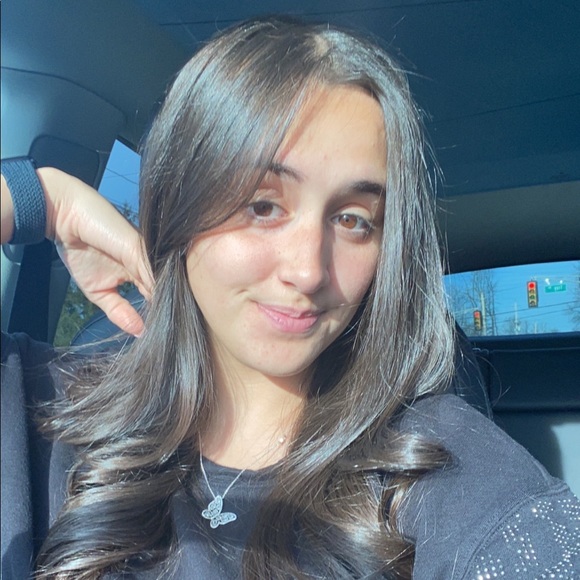 Meet your Posher, Francesca - Picture 1 of 1